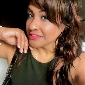 Meet your Posher, Albita